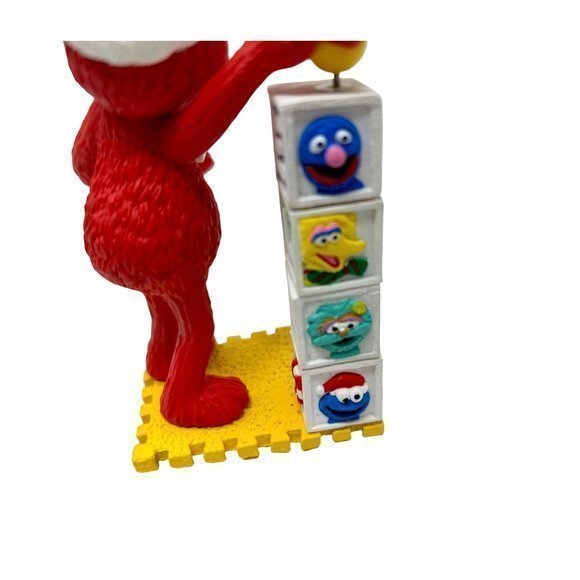 Carlton Heirloom Ornament - Holiday Fun with Elmo - Picture 4 of 8
